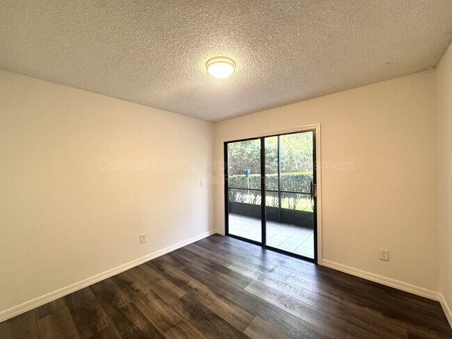 Building Photo - 2452 Oak Park Way