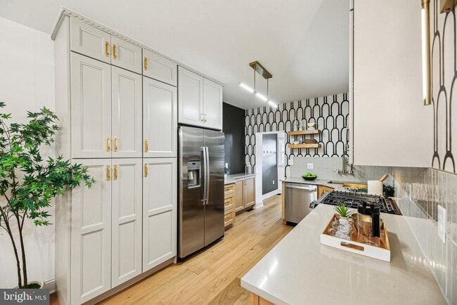 Building Photo - 3348 Chestnut Ave