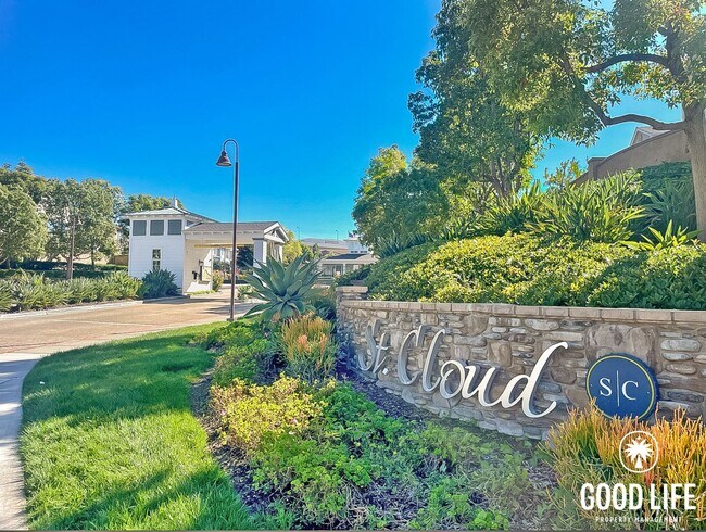 Building Photo - Beautifully Maintained Townhome in Pristine St Cloud Community