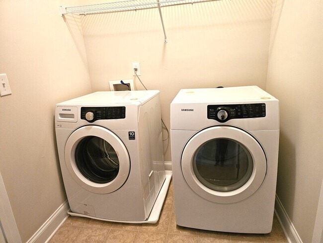 Building Photo - 10563 Naramore Ln