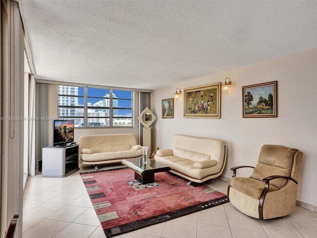 Building Photo - 1833 S Ocean Dr