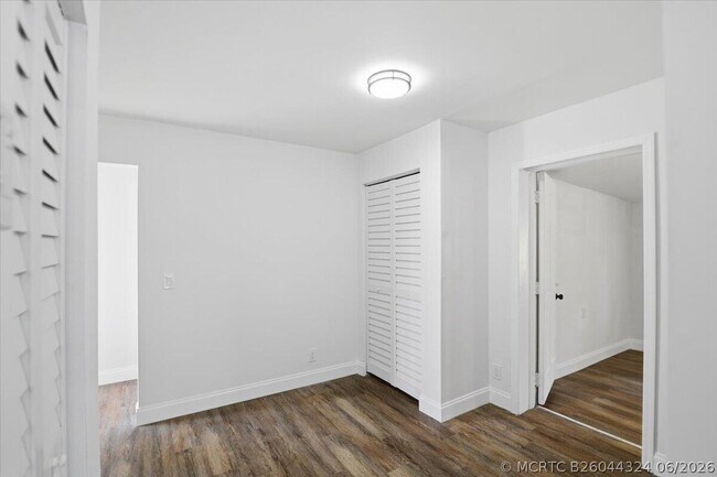 Building Photo - 270 SW 10th Ave