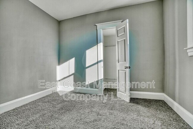 Building Photo - 2110 Taylor Ave