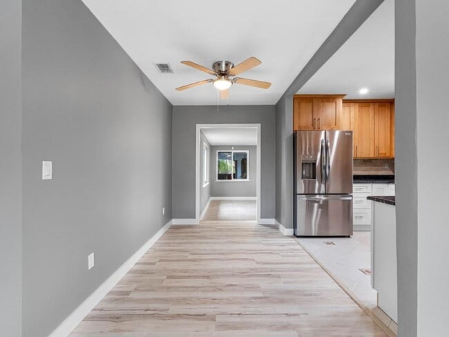 Building Photo - 3.0 bedroom in St.Pete Beach Florida 33706