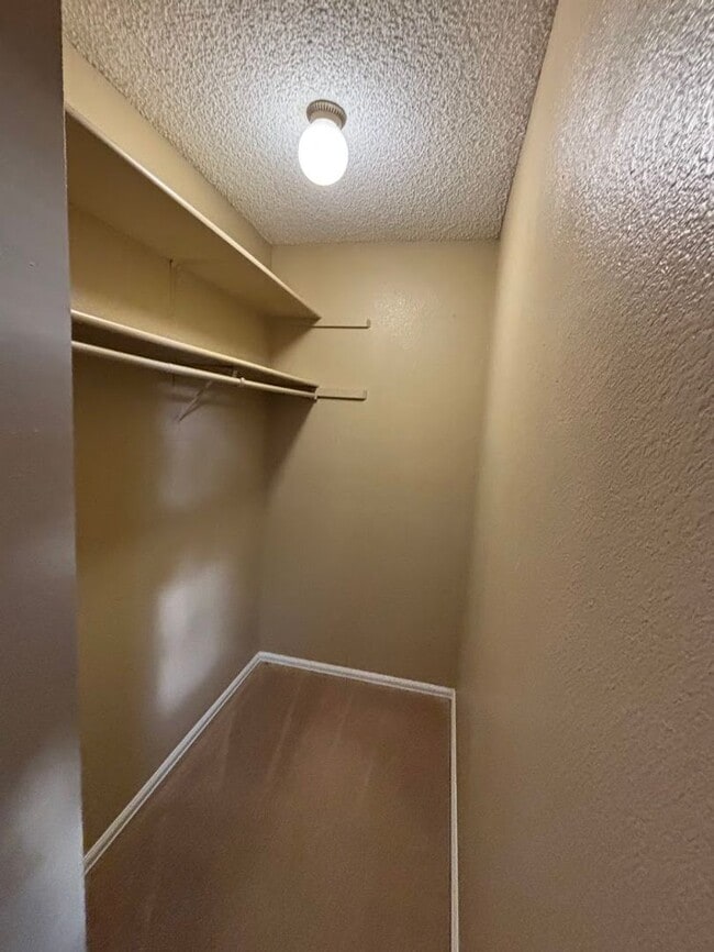 Building Photo - Westside 3 Bedroom Home in D20