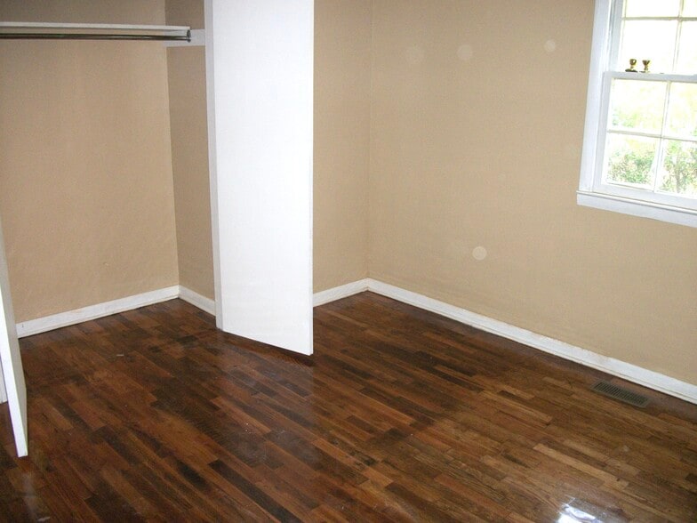 Building Photo - 2051 Martin Luther King Dr Lumberton, NC 28358