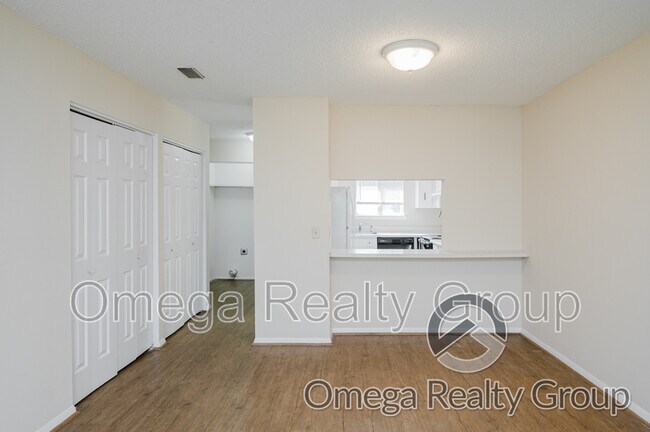 Building Photo - 1600 14th Ave E