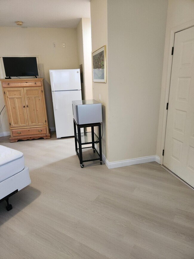 Building Photo - 9861 Perfect Dr