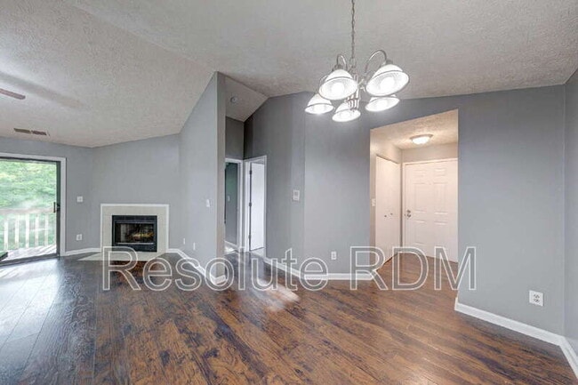 Building Photo - 4470 Village Ln