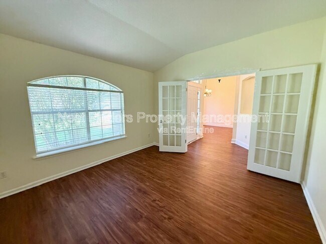 Building Photo - 440 Crescent Pond Dr