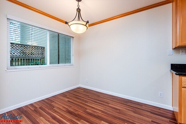 Building Photo - Pueblo De Los Gatos | Garage | Desirable L...