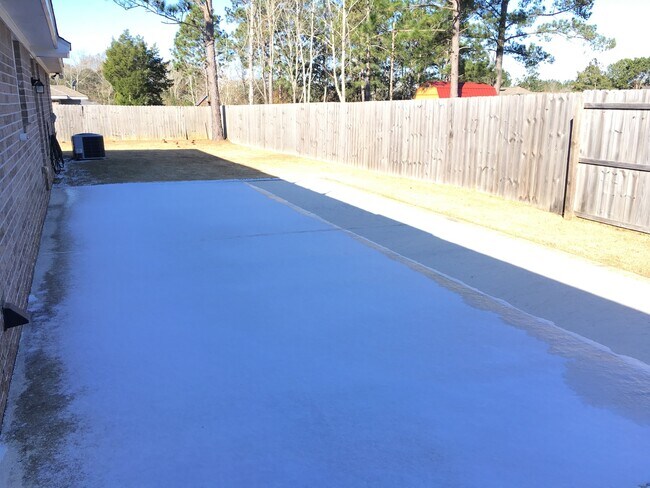 Building Photo - MOVE IN READY HOME IN SEMMES, AL