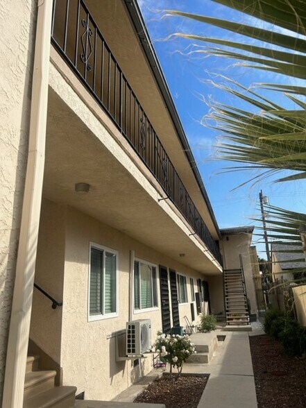 Building Photo - 2630 S Hobart Blvd