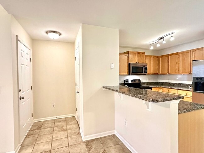 Building Photo - 1 Bed/1 Bath Condo. You'll Love This Commu...