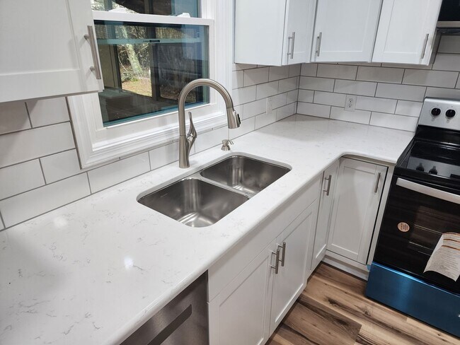 Building Photo - 3 bed 1 Bath Home Mount Airy
