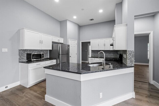 Building Photo - 1214 Vargas Rd