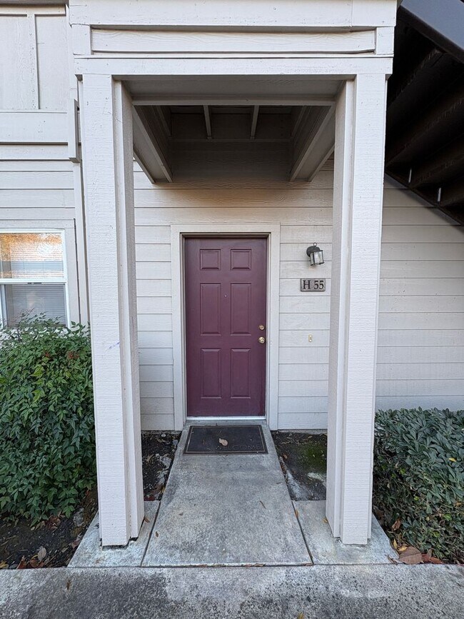 Building Photo - One Bed Condo in Gated Davis Oaks Community