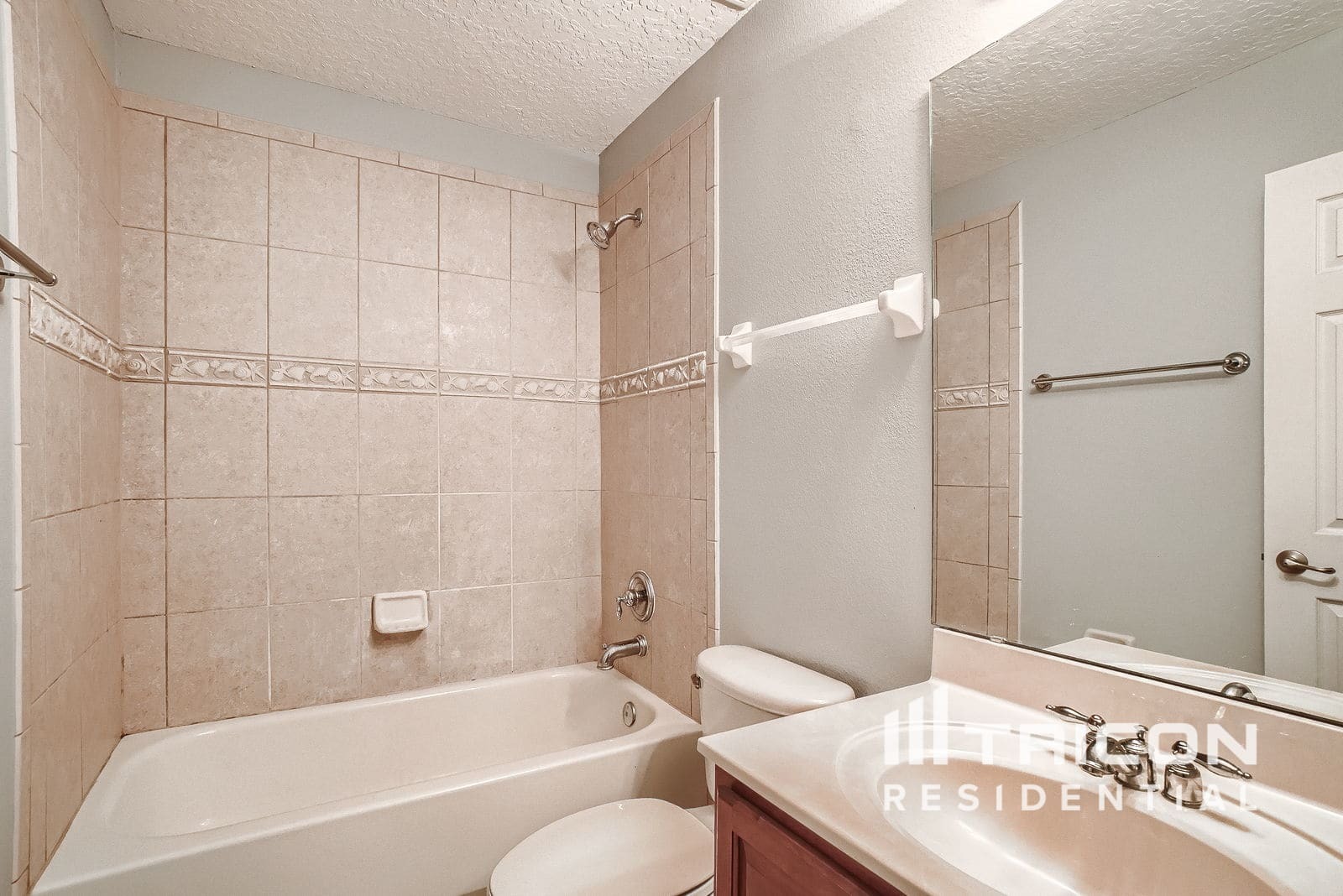 Building Photo - 929 Cavan Dr