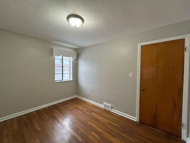 Building Photo - 19181 Lakeshore Blvd