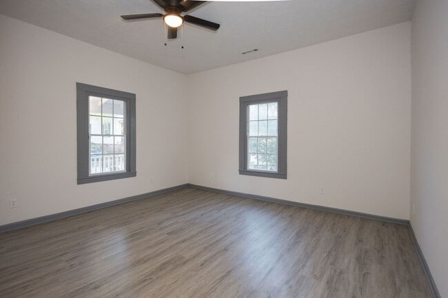 Building Photo - Modern 2BR Upgrade Near Downtown – Move-In Ready + $500 Off!
