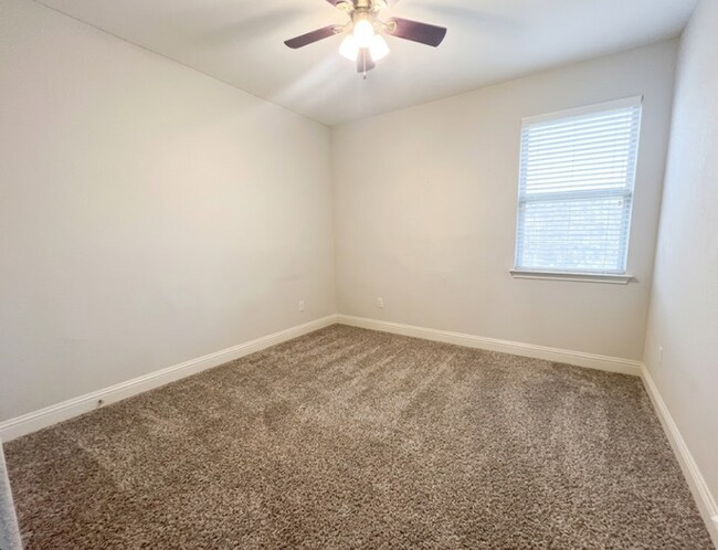 Building Photo - AVAILABLE NOW; APPLY AT OUR WEBSITE TODAY!!