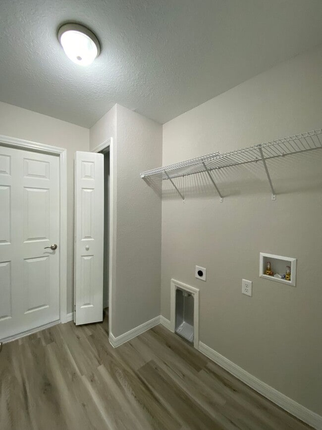 Building Photo - Custom Home - Desirable SW Ocala Neighborhood 3/2/2 **Won't Last**