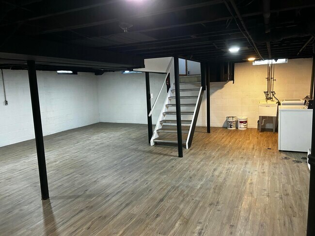 Building Photo - 1641 Fairview Ave