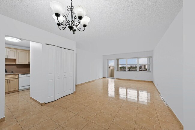Building Photo - 401 Golden Isles Dr