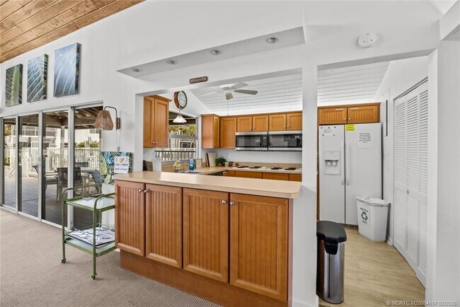 Building Photo - 1550 NE Ocean Blvd