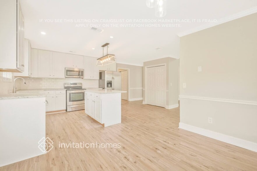 Building Photo - 2241 Staggerbush Dr