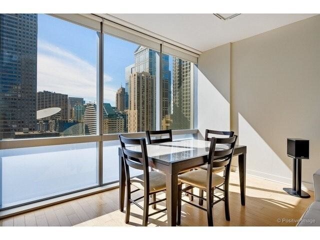 Building Photo - 8 E Randolph