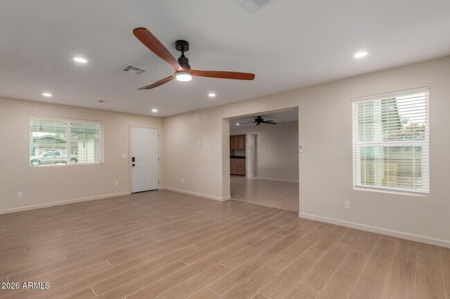 Building Photo - 1628 E Del Rio Dr