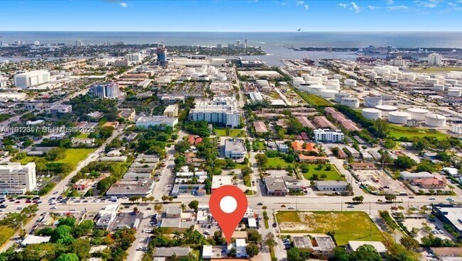 Building Photo - 505 SE 20th St