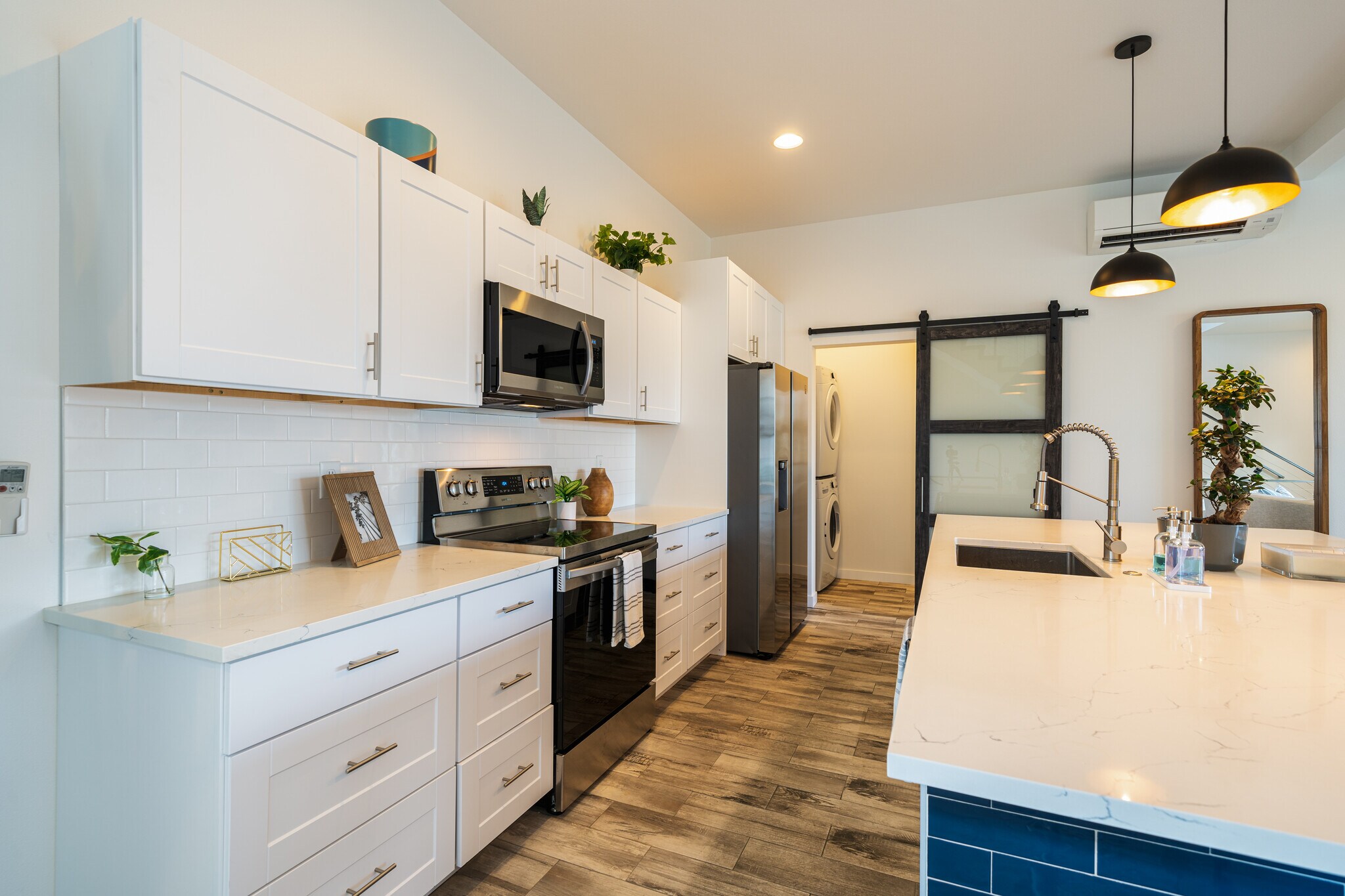 Open Kitchen - 823 Orondo Ave