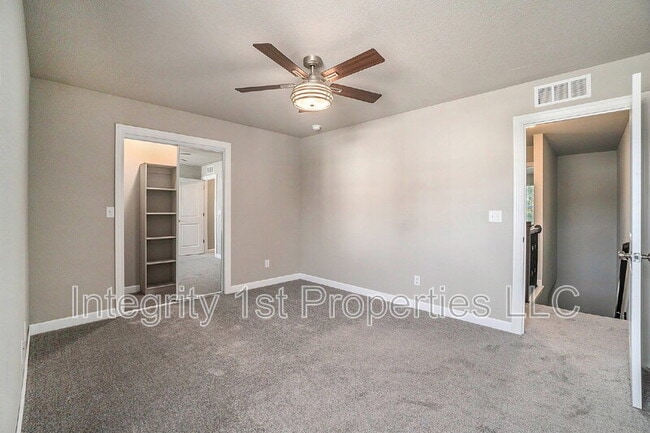 Building Photo - 6295 NE 44th St