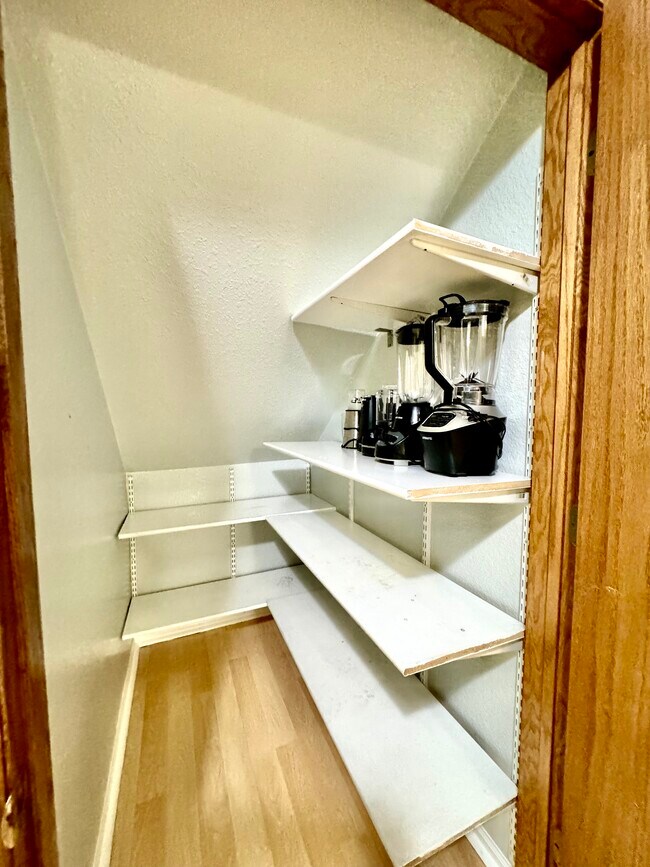 Building Photo - 367 Kristin Ct E