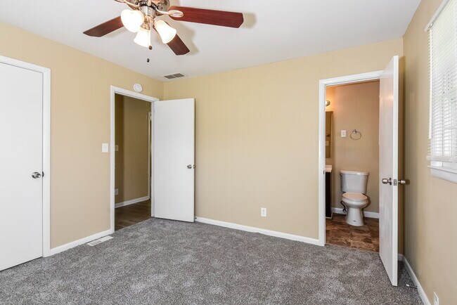 Building Photo - 4910 Springdale Rd