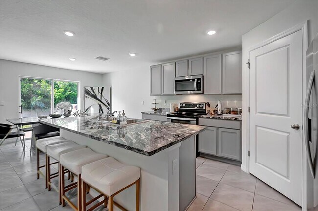 Building Photo - 7737 Rosewood Gdn Lp