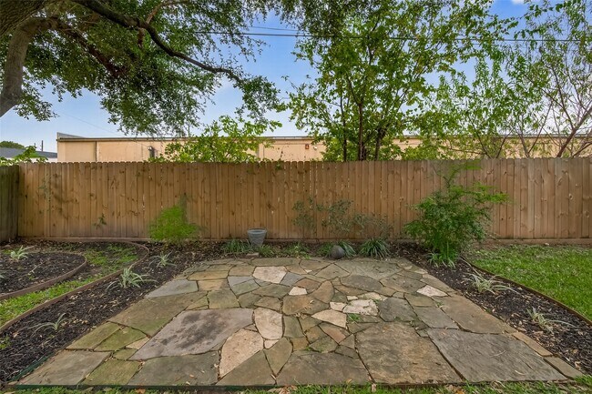 Building Photo - 6815 Lower Arrow Dr