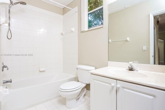 Building Photo - 1560 SW 194th Ave