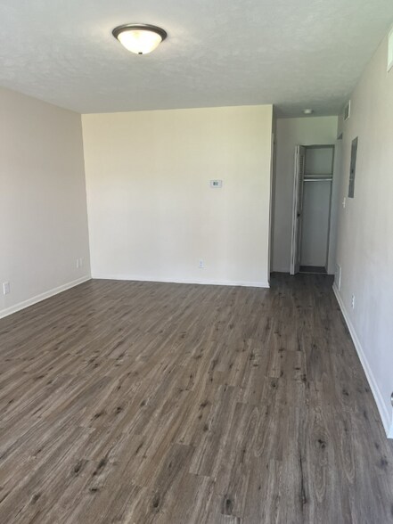 Primary Photo - 823 N 6th St