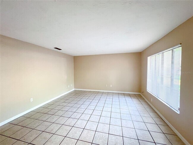 Building Photo - 703 SW 69th Terrace