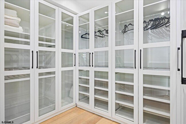 Building Photo - 31 Seaside Ct