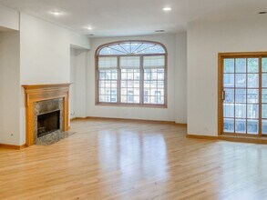 Building Photo - 3338 N Sheffield Ave