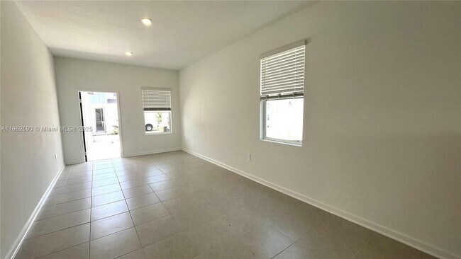 Building Photo - 2653 Skyline Lp
