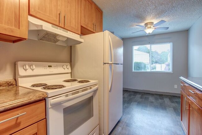 Building Photo - 2-Bed Has EVERYTHING YOU NEED!! Ask About ...