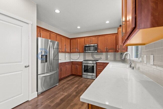 Building Photo - 722 85th Dr SE