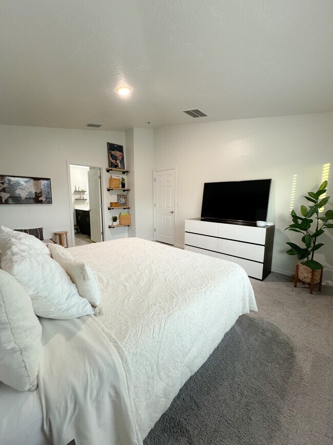 Building Photo - 5670 Arlington River Dr