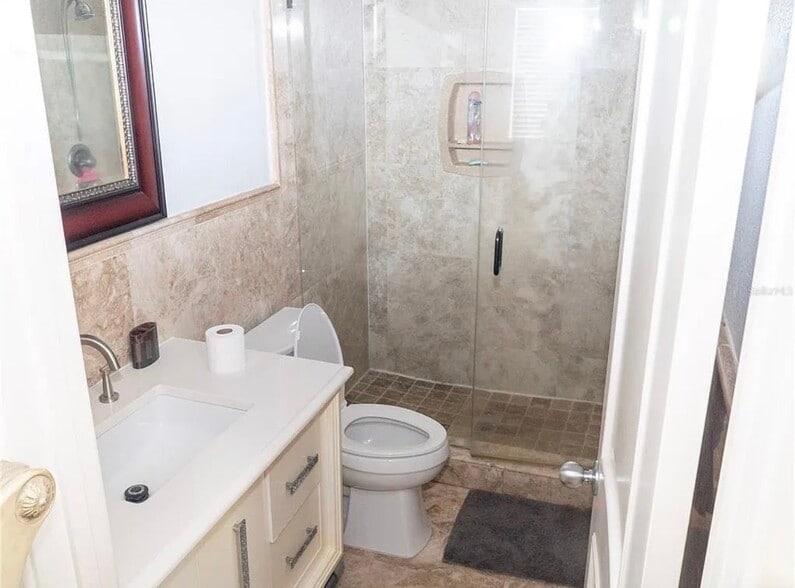 Second master upper floor Bathroom - 1304 Ocoee Apopka Rd