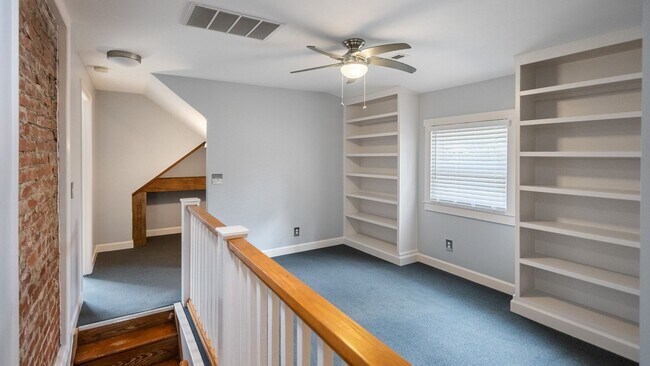 Building Photo - 407 E Lavender Ave